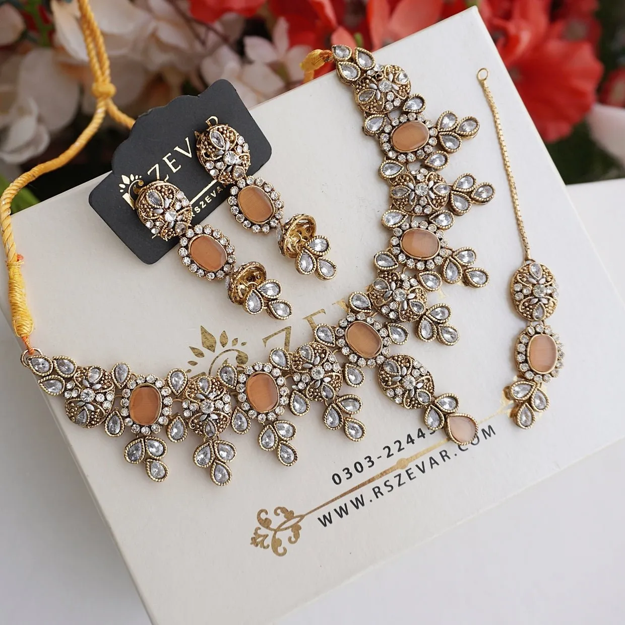 Dazzling Neckwear set