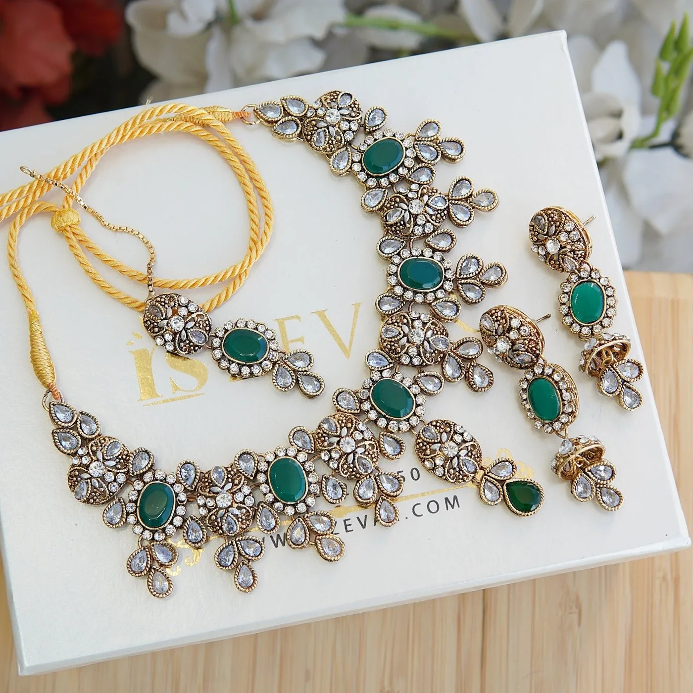 Dazzling Neckwear set