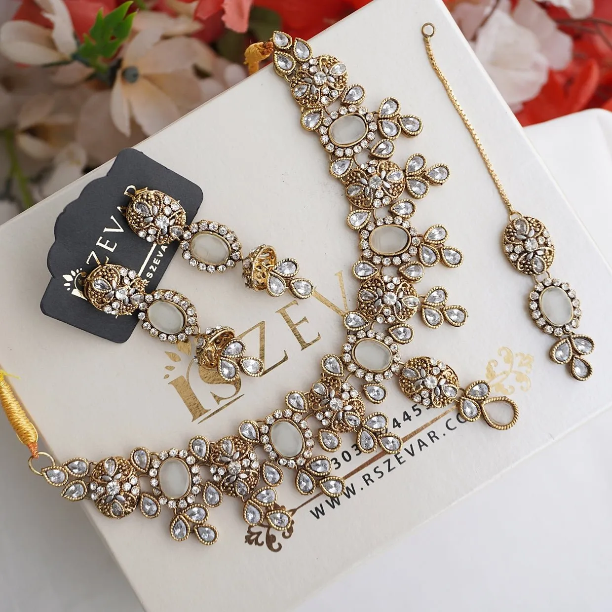 Dazzling Neckwear set