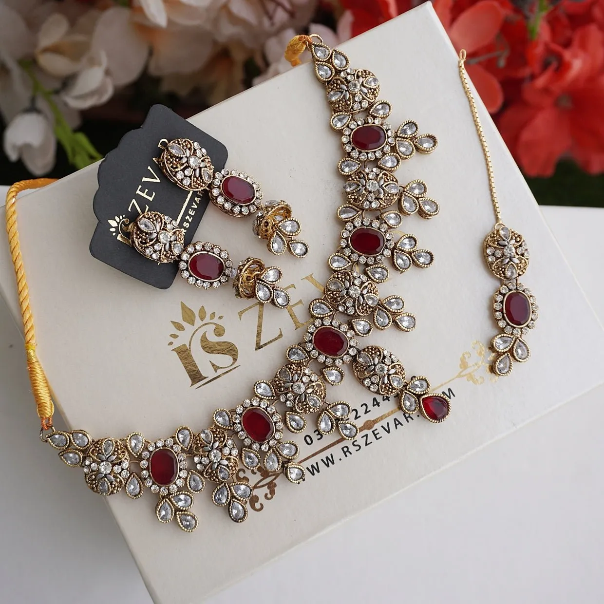 Dazzling Neckwear set