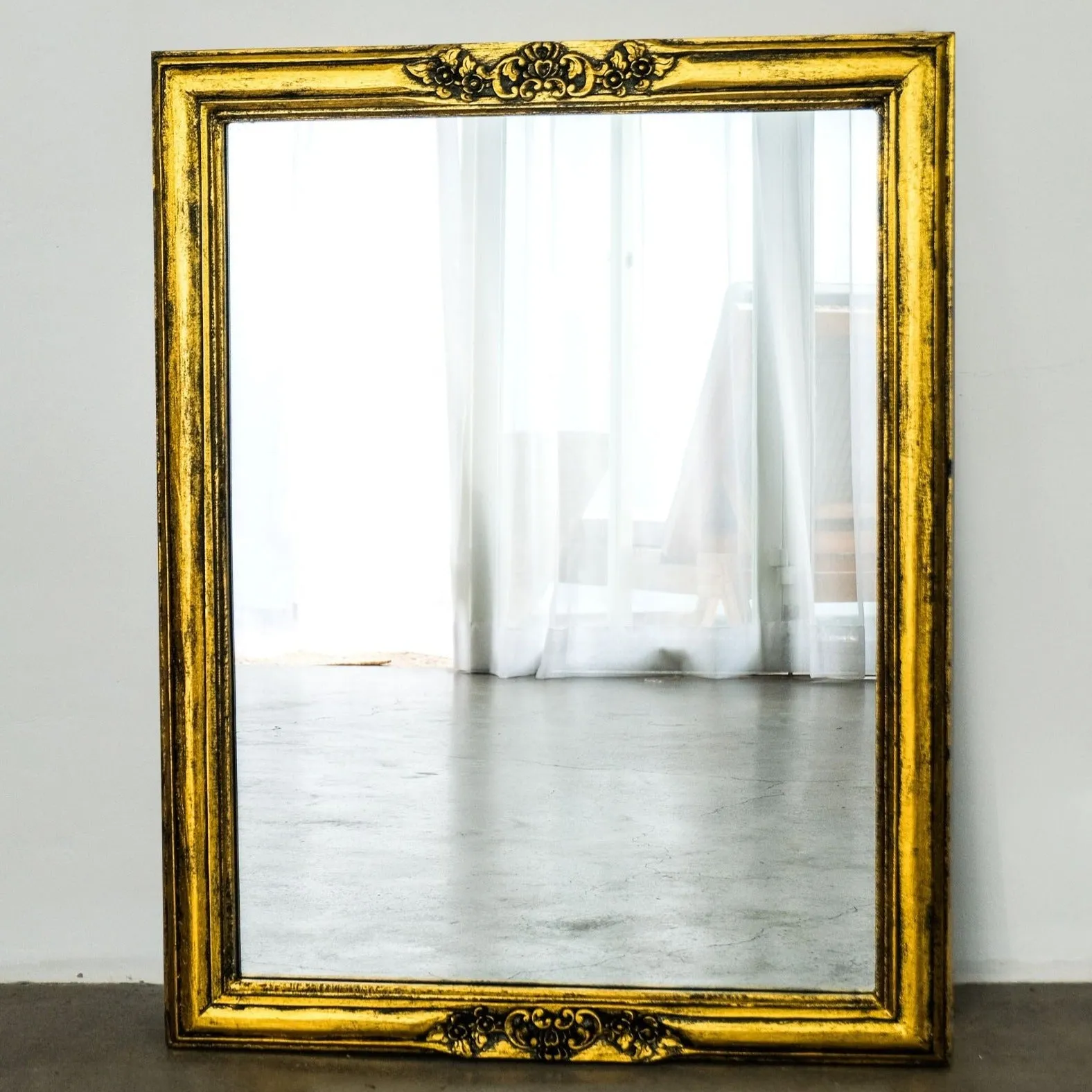 Hand Carved Mirror "Besakih" - Gold wash - 90 cm