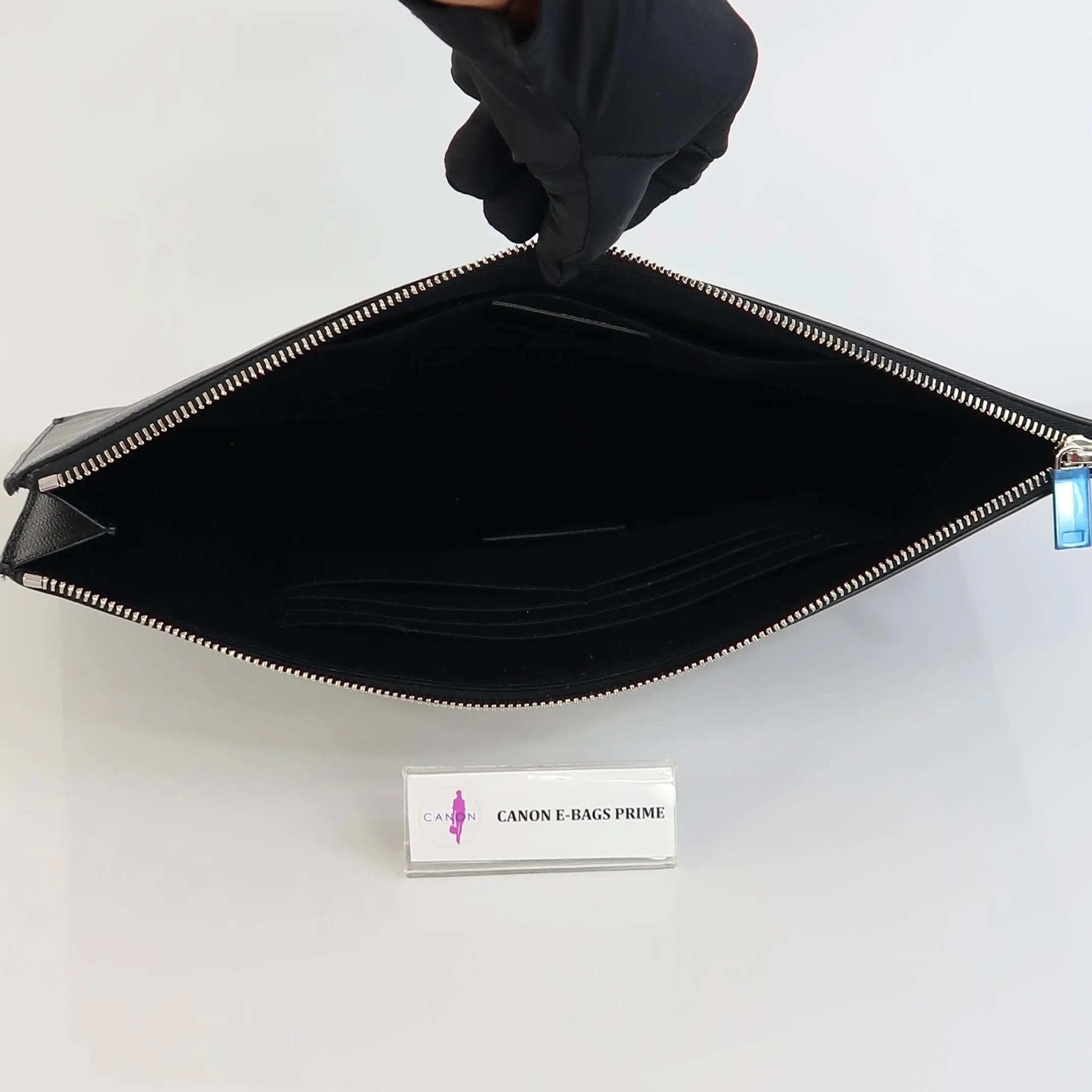Paris Zipped Tablet Holder