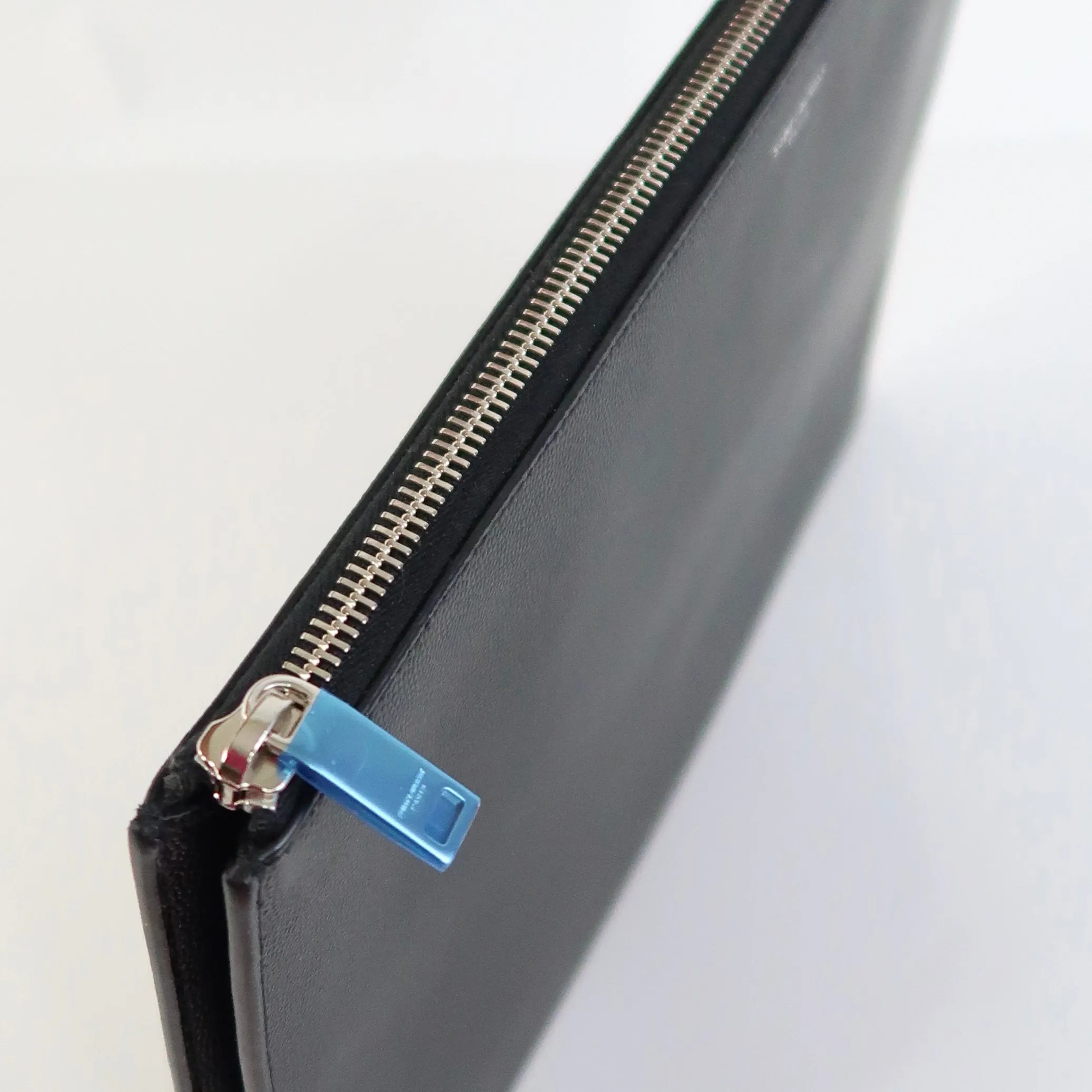 Paris Zipped Tablet Holder