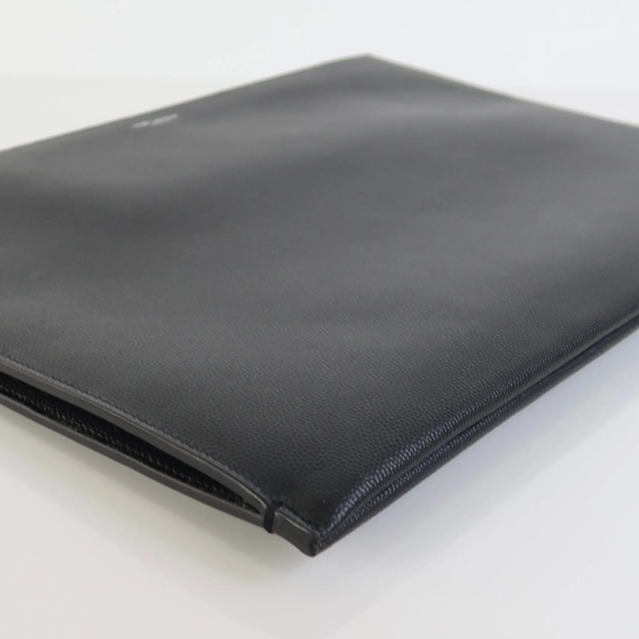 Paris Zipped Tablet Holder