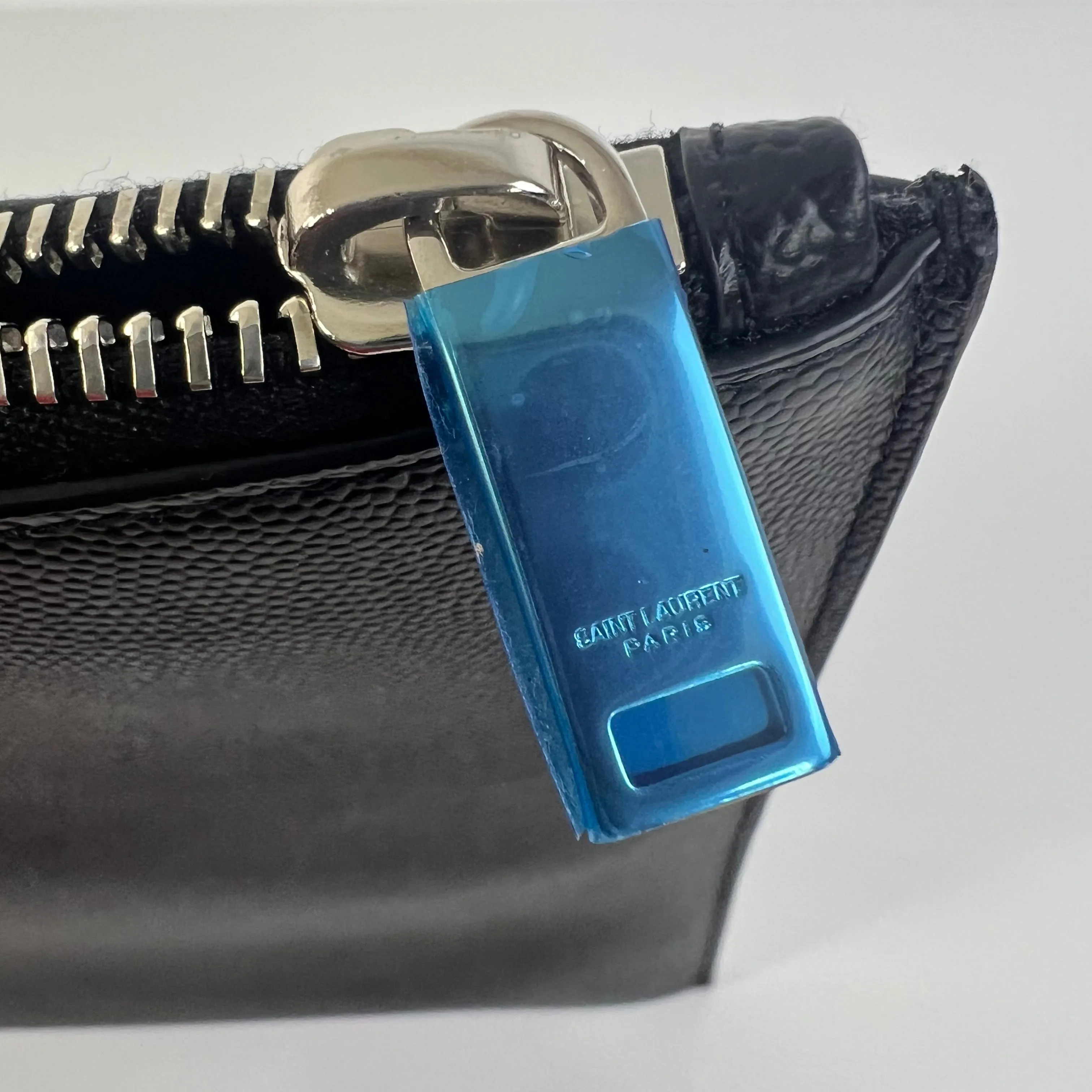 Paris Zipped Tablet Holder