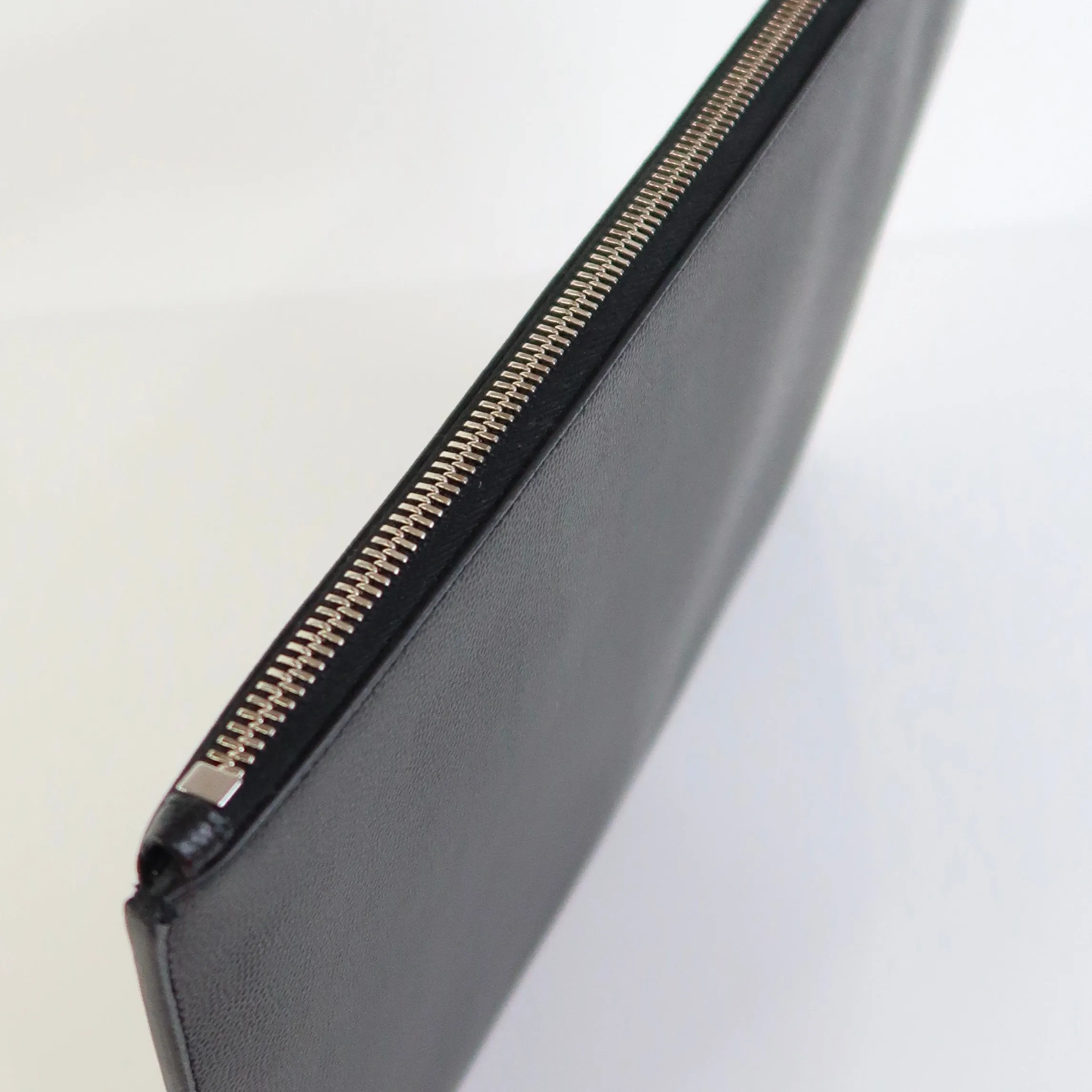 Paris Zipped Tablet Holder