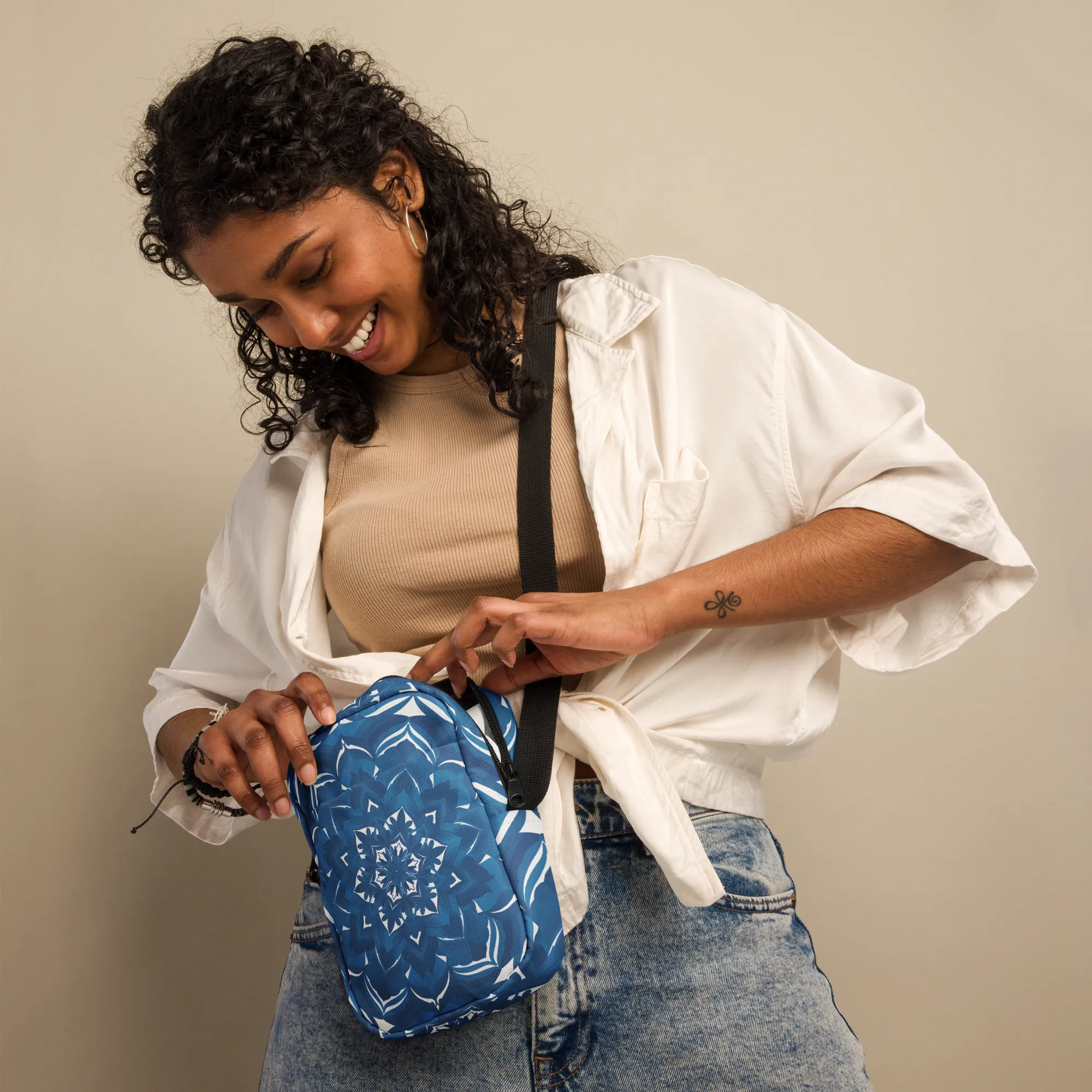 Vibrant Wanderlust sling bag - Blue