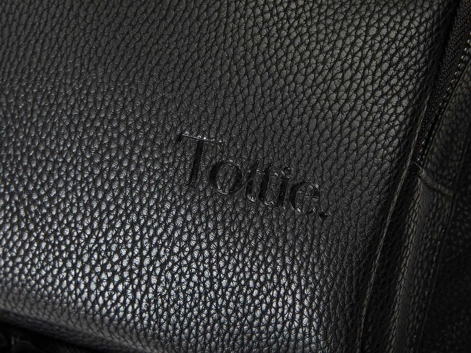 [WS] The Travel Backpack in Black / Black
