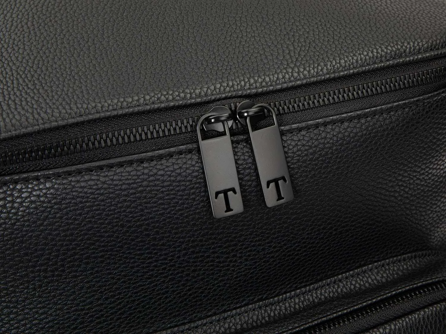 [WS] The Travel Backpack in Black / Black