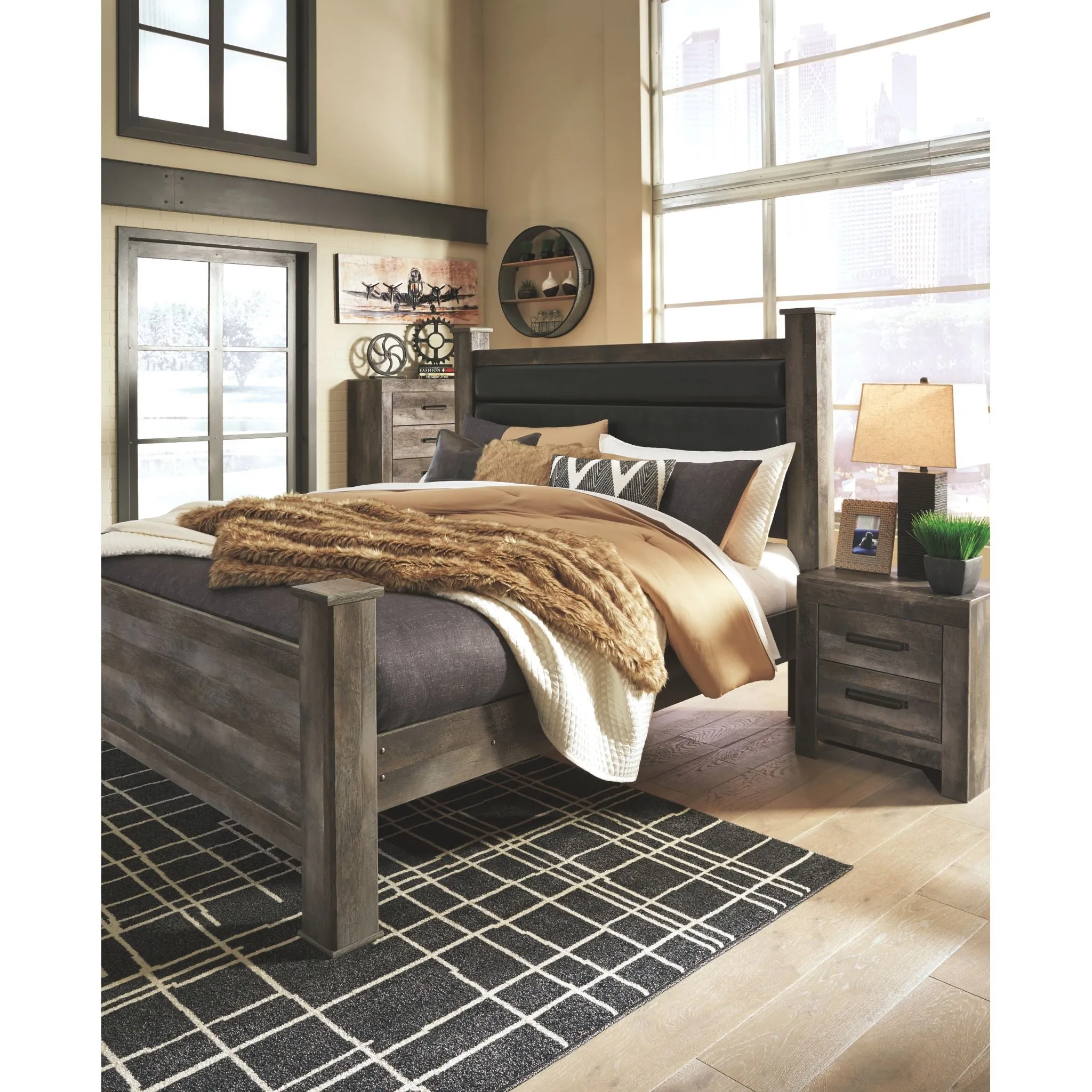 Wynnlow Poster Bed - Gray