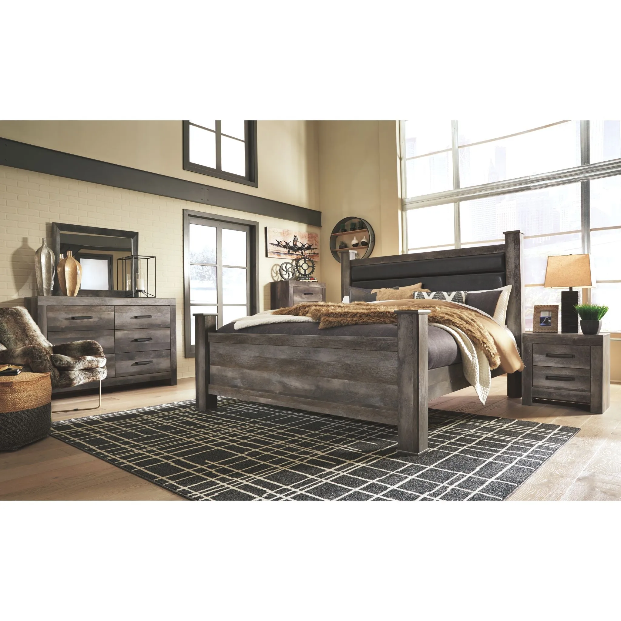 Wynnlow Poster Bed - Gray
